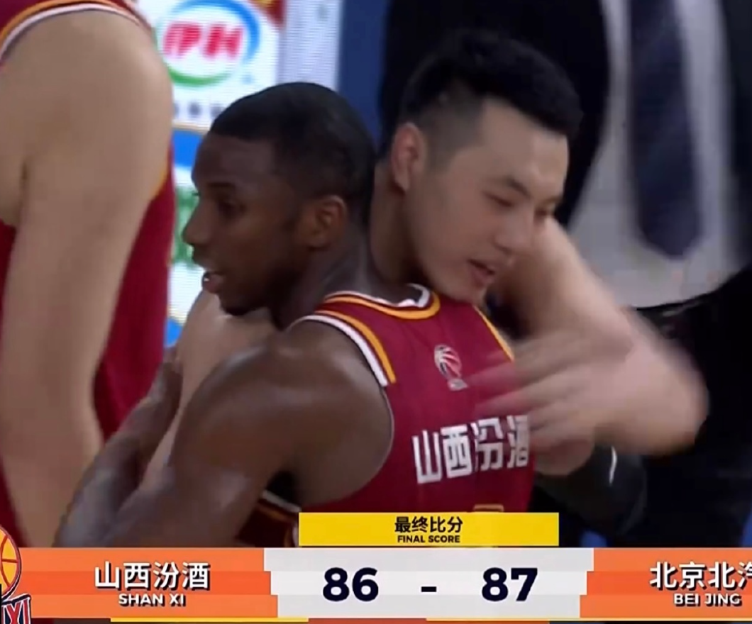 彩经网走势图-太硬了!翟晓川双腿缠满绷带罚球制胜 5人伤停许利民盛赞全队坚韧